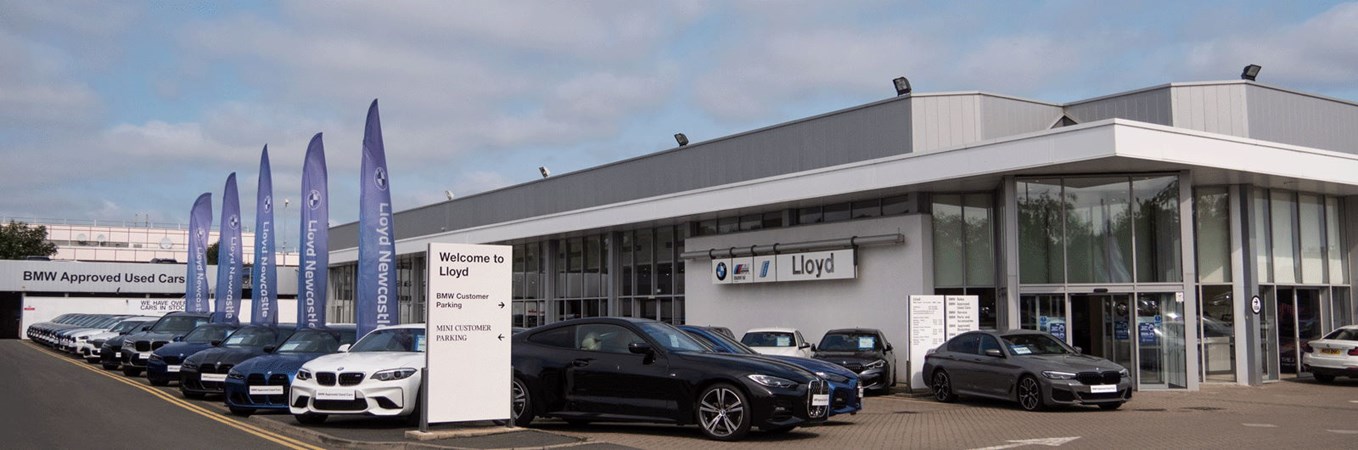 BMW Online Service Booking | Book Now | Lloyd BMW